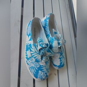 Comfortview Anzani Sneakers 9 wide Women Hawaiian flower print Slip on Shoes